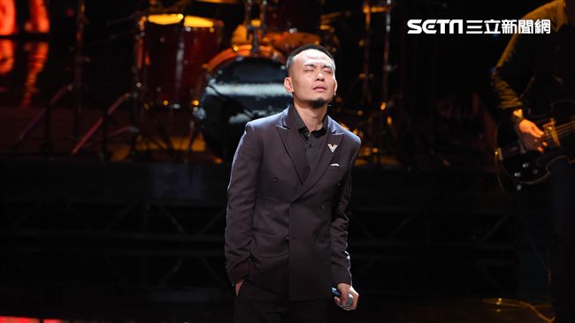 他北漂登金馬！別「彩虹V徽章」挺同