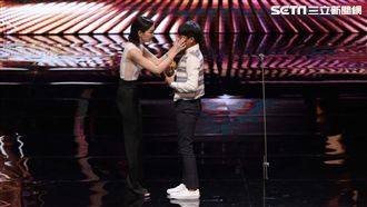 達悟男孩奪金馬爆哭！姐姐捧臉幫擦淚