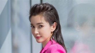 轉發「表態」爆案外案！她被抓包造假