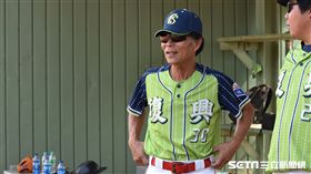 林省言目前擔任屏東縣復興國小和屏東高中的棒球隊總教練。（圖／記者王怡翔攝影）