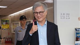 吳(萼)洋出席台北市長選舉公辦政見發表會無黨籍台北市長候選人吳(萼)洋（前）11日下午出席第7屆台北市長選舉公辦政見發表會，強調他的競選主軸是「平安、健康、智慧、慈悲」。中央社記者張皓安攝　107年11月11日