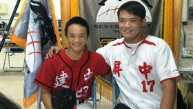 陳韻文（右）與建中隊長林翔吾合影。（圖／記者劉忠杰攝影）