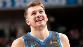 唐西奇拋投弄哭勇迷　卡帥神回爆他料
NBA,達拉斯獨行俠,Luka Doncic,金州勇士,Rick Carlisle
翻攝自推特