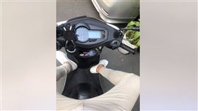 騎車,跨下,大包,吹牛,爆怨公社　圖／翻攝自臉書爆怨公社
