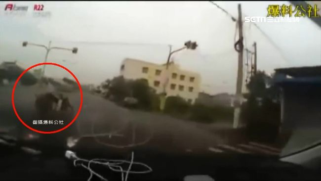 為閃機車衝田裡！駕駛PO網反遭打臉