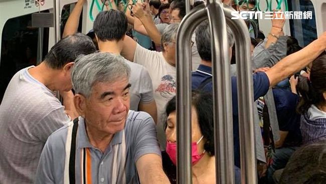 不夜襲！挺其邁的搭高捷只有噓寒問暖