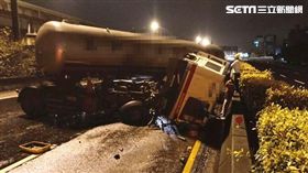 化學槽車,護欄,頭身,新竹,翻攝畫面