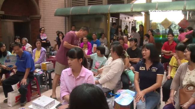 住戶大會變政見會　助選團比住戶多人