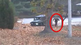 吳青成（Oh Chong Song，譯音）去年11月冒死穿越非軍事區板門店。（圖／翻攝自@ aeterna_roma 推特）