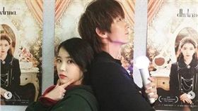 IU（知恩）10周年演唱會，李準基貼出兩人合照。ＩＧ