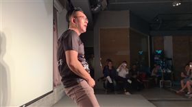 童仲彥搶當空幹王　「下體搖擺」停不了！自豪吃過大小邱