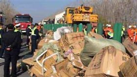 河南高速路連環車禍 3死10傷（圖／微博）