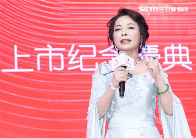 「羅麗芬控股」上市紀念慶典董事長羅麗芬。（記者林士傑/攝影）
