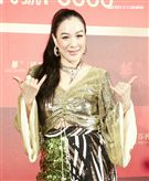 「羅麗芬控股」上市紀念慶典藝人鍾麗緹歌舞獻藝。（記者林士傑/攝影）