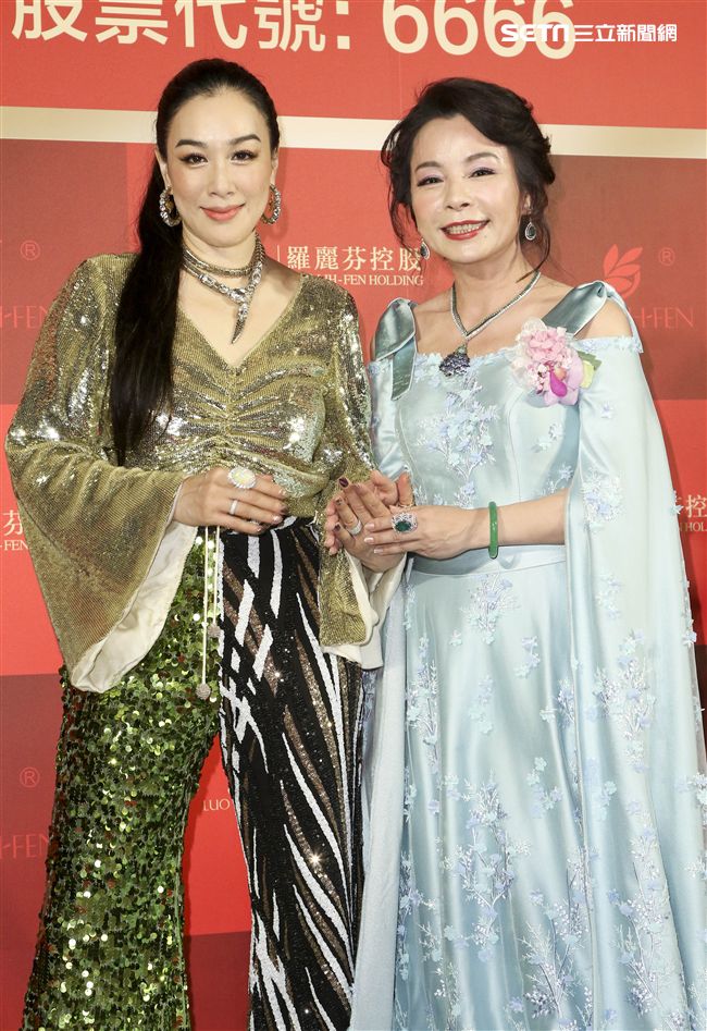 「羅麗芬控股」上市紀念慶典董事長羅麗芬藝人鍾麗緹。（記者林士傑/攝影）