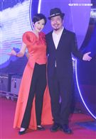 「羅麗芬控股」上市紀念慶典主持人寇乃馨、黃國倫。（記者林士傑/攝影）