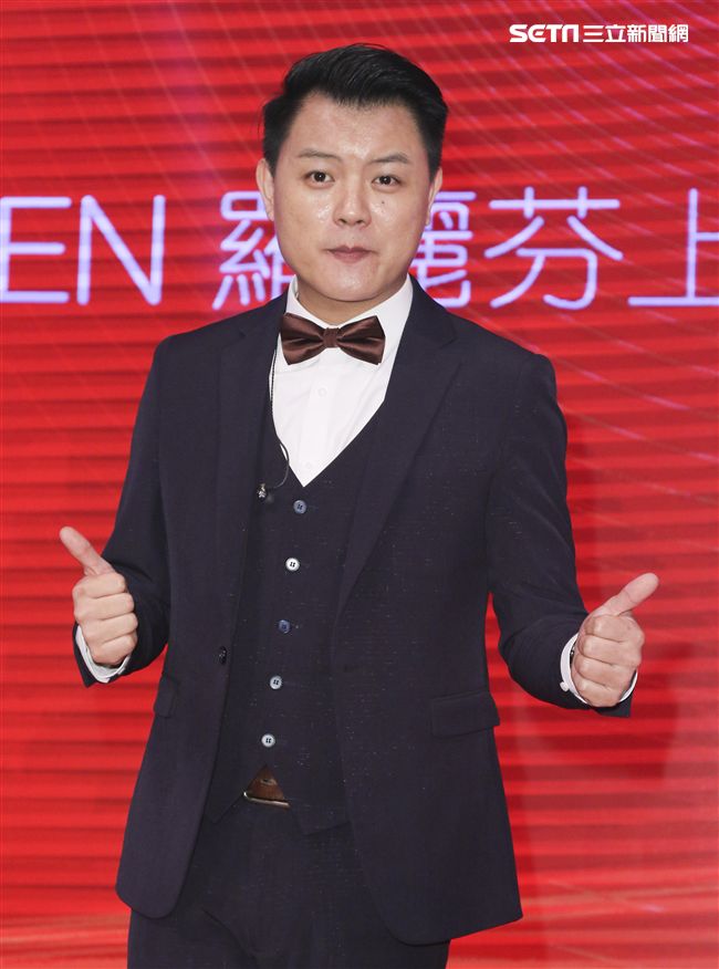 「羅麗芬控股」上市紀念慶典表演藝人張心傑。（記者林士傑/攝影）