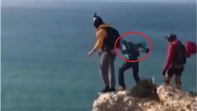 影／恐怖意外！男跳傘失敗　當友人面墜崖慘死　圖／翻攝自ｙｔ