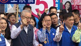 國民黨主席吳敦義、副主席郝龍斌、前立法院長王金平，和平東路二段、復興南路口拜票，丁辦提供