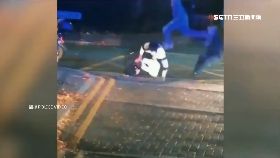 打踹男女警1100.