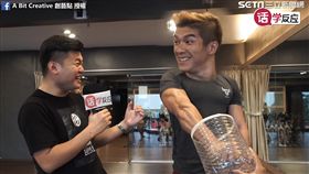 猛男挑戰單手捏爆雞蛋。（圖／A Bit Creative 創藝點臉書授權）