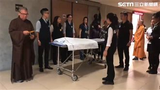 皮包骨餓死男童今出殯　生母神情漠然