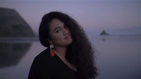 紐西蘭毛利女歌手kaaterama Pou。（圖／翻攝自
Kaaterama Pou YouTube）