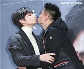 孫協志「守候，一光年」新專輯發布與量能翼星執行長彭康育。（記者林士傑/攝影）