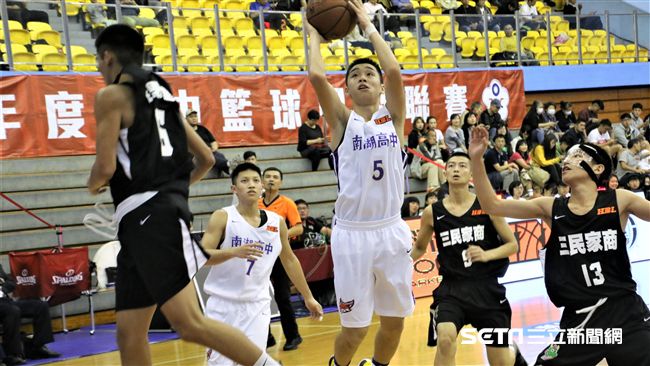 南湖球員適時填補戰力　首戰大勝三民