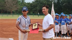 林益全出席徐生明少棒賽擔任頒獎嘉賓。（圖／記者王怡翔攝影）