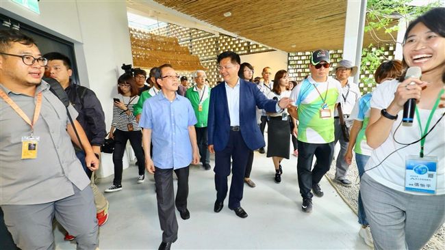 謝長廷也來逛花博　大讚：引以為傲