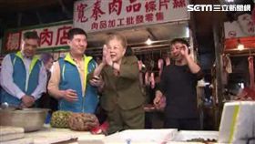 柯媽媽到市場幫兒子柯文哲拉票，尋求台北市長連任