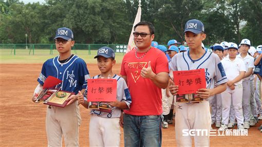 鄭達鴻和師母謝榮瑤合影。（圖／記者王怡翔攝影）