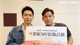 推動婚姻平權不遺餘力的同志女導演周美玲，找來盧學叡作詞、蔡旻佑譜曲的《有我在》（圖／三映電影提供）