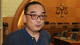 士林地院模擬法庭　易智言擔任名人團士林地方法院9日舉行國民法官模擬法庭，邀請導演易智言擔任名人團；易智言表示，近兩年想寫法律的東西，接獲擔任名人團的邀請，認為可以對法庭有更完整的認識，因此欣然接受。中央社記者蕭博文攝　107年8月9日