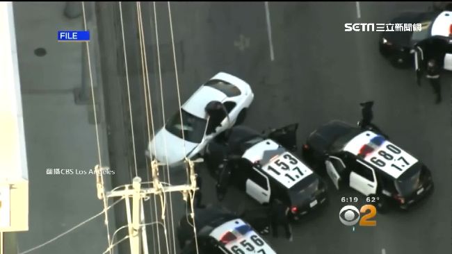 飆車無罰單！警匪賽場體驗被追快感