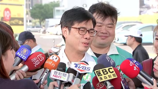 上次耳機這次護唇膏…陳其邁無奈苦笑