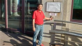 澎縣長候選人鄭清發控告藍陣營散播謠言選戰倒數，無黨籍澎湖縣長候選人鄭清發（圖）21日按鈴控告國民黨籍候選人賴峰偉陣營的2名工作人員散播不實的言論，希望司法還他清白。中央社  107年11月21日