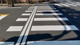 新設劃的標線，讓民眾看了霧煞煞。（圖／翻攝台南諸事會社臉書）