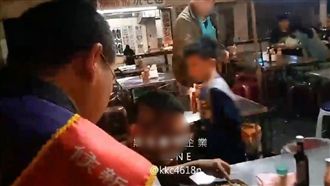 不滿吃牛排被打擾　男怒毆候選人