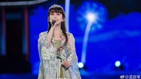 孟庭葦以一首《你看你看月亮的臉》爆紅成名。（圖／翻攝自孟庭葦微博）