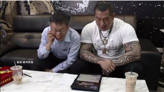 柯P館長合體！深夜直播7萬人觀看