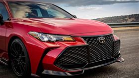 Camry與Avalon TRD車型。（圖／翻攝網站）