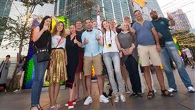 俄羅斯旅遊業者環島踩線 喻台灣像蘭花俄羅斯不同地區旅遊業者組成的4個踩線團，最近陸續來台灣環島，21日晚間由台北101董事長張學舜宴請第4團踩線團時，有業者用蘭花比喻台灣，像是先聞到幽雅芳香，再碰觸到美麗花瓣般迷人。（台北101提供）中央社記者汪淑芬傳真   107年11月21日