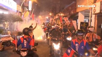韓國瑜掃街亂象！鞭炮射人群+佔車道