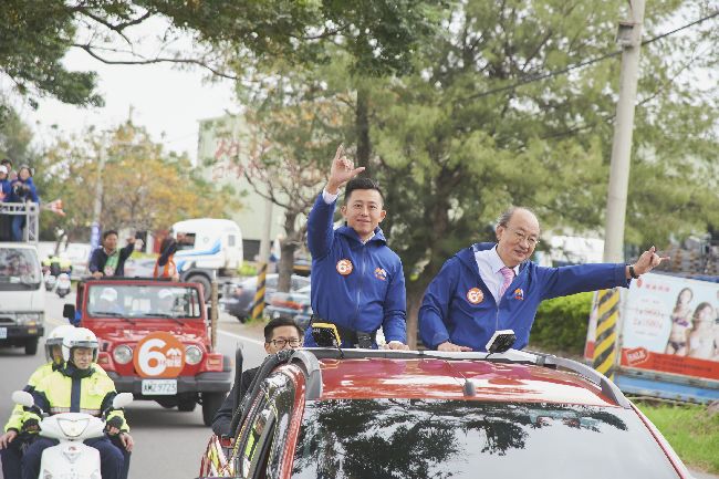 選前2天！林智堅啟動地毯式掃街拜票