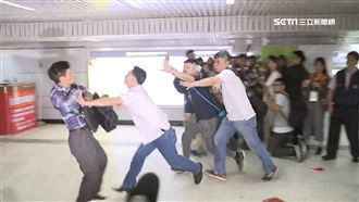 曾砸柯P鞋　他赴蔡柯會抗議爆衝突！