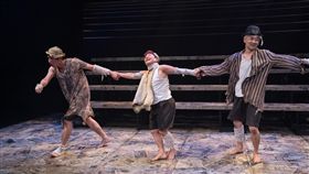 國際劇場藝術節　海的孩子們本週登場國家兩廳院主辦國際劇場藝術節，以「生存遊戲」為題，透過來自各國不同形式風格的表演節目，提出對人生不同階段、不同面向的生命探問，非語言劇場作品「海的孩子們」是本週登場的節目，16日至18日在國家戲劇院實驗劇場演出。（國家兩廳院提供）中央社記者汪宜儒傳真　107年11月16日