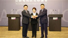 中市政見辯論會　候選人爭取支持台中市長選舉候選人公辦電視政見辯論會13日晚間在大屯有線電視公司登場，發言順序經抽籤，由民進黨籍候選人林佳龍（左起）打頭陣，接著為國民黨籍候選人盧秀燕與無黨籍候選人宋原通。（台中市選舉委員會提供）中央社記者蘇木春傳真　107年11月13日