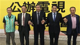 台南市長第2場公辦政見發表　高思博未出席台南市長選舉第2場公辦電視政見發表會16日晚間舉行，國民黨籍候選人高思博未出席，由無黨籍陳永和（左起）、蘇煥智、許忠信、民進黨籍黃偉哲及無黨籍林義豐5人輪番發表政見。中央社記者張榮祥台南攝　107年11月16日